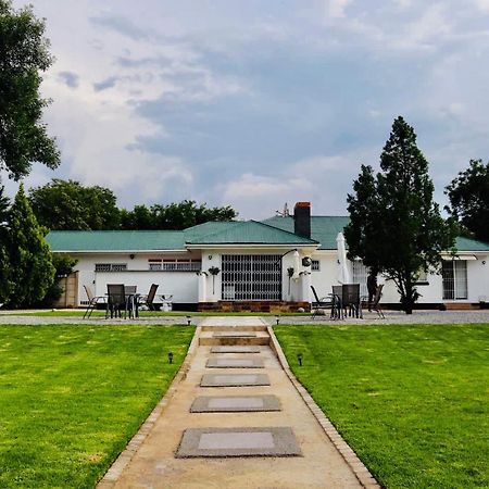 La Capucine Hotel Kroonstad Exterior photo