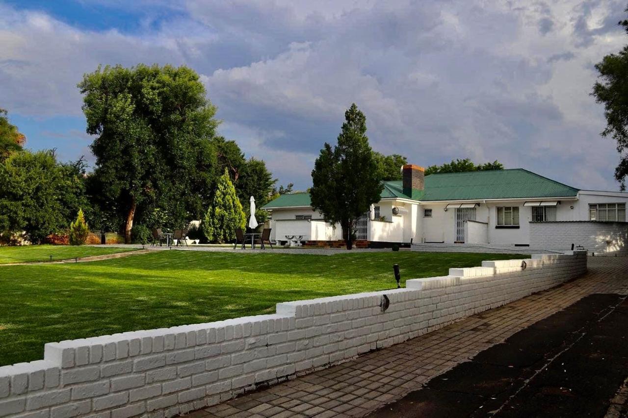 La Capucine Hotel Kroonstad Exterior photo